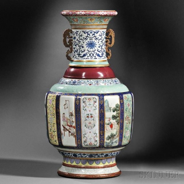 Vase Impérial Chinois En Jade Vert – Sculpté à La Main – Motif Traditionnel