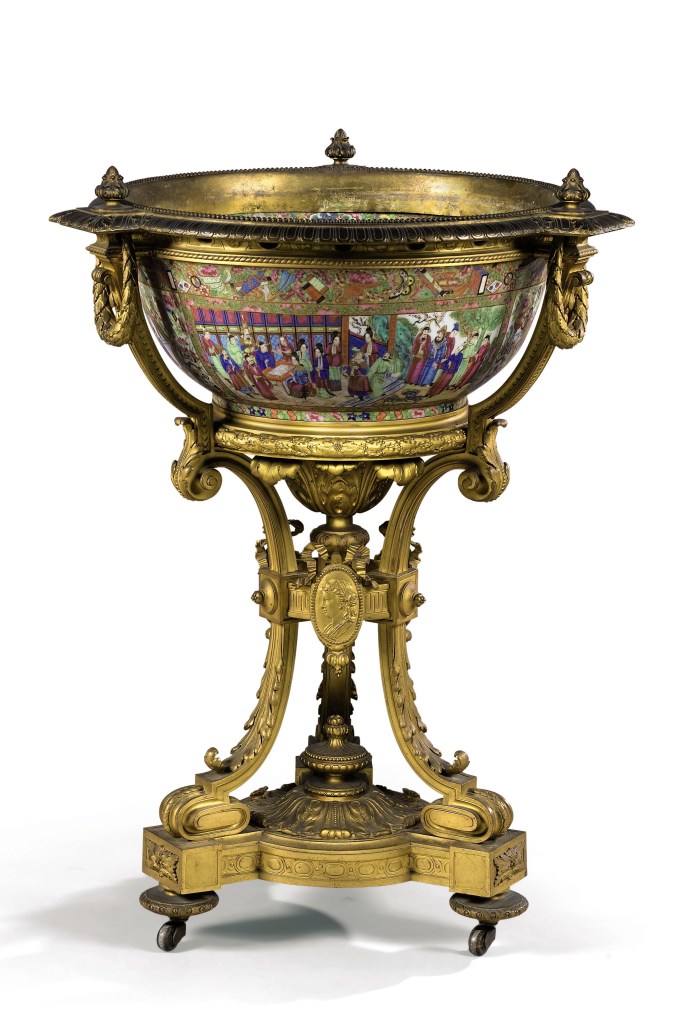 Jardinière en porcelaine de Canton et monture de bronze doré d’époque Napoléon III