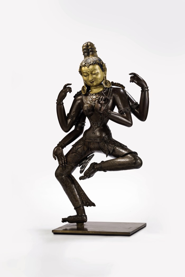 LOT 340 - RARE ET IMPORTANTE STATUE D’UNE DAKINI EN BRONZE INCRUSTE D’ARGENT ET DE CUIVRE